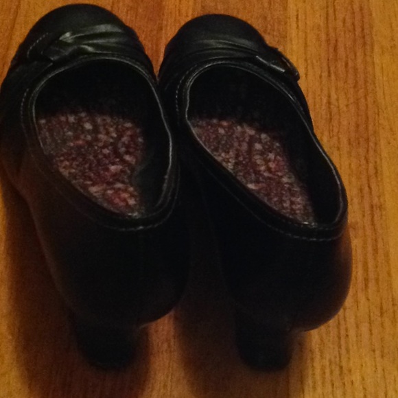 Shoes - Picture 4 of 4